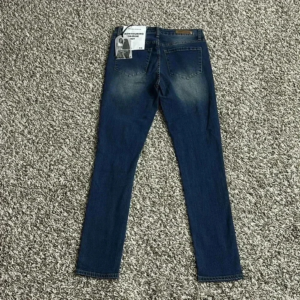 Kendall & Kylie Jeans - Picture 2 of 9